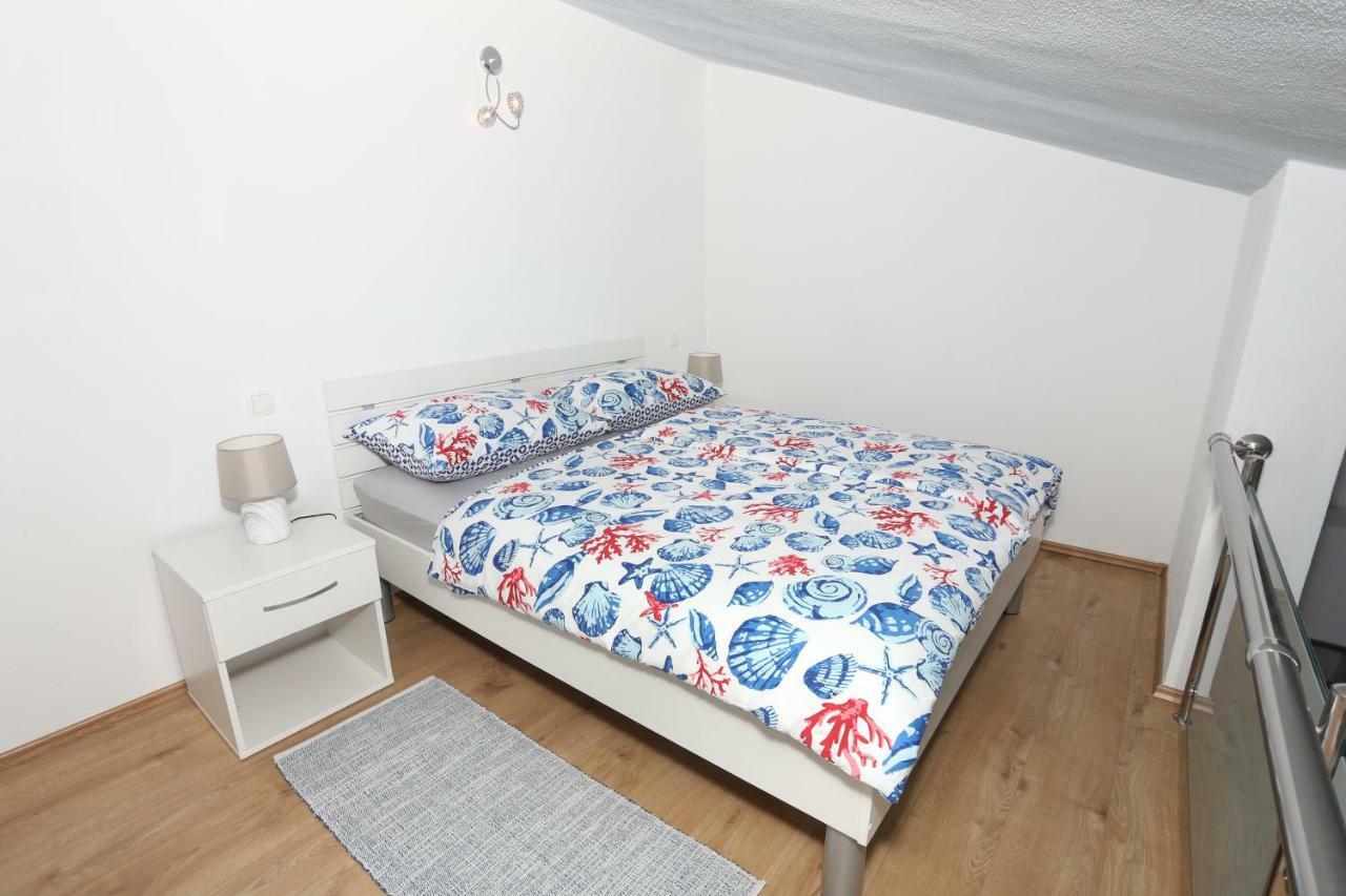 Apartman Kristian Трогир Экстерьер фото